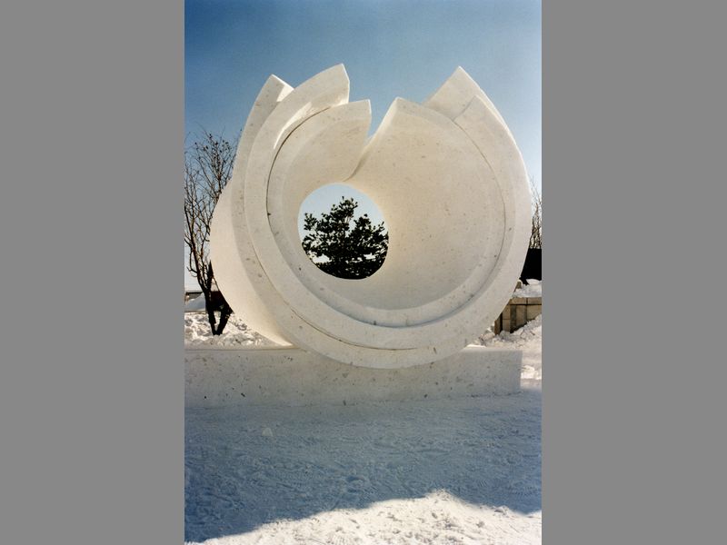 <b><i>Future</i></b> , 1998,  snow,  ø 350x400 cm , Higashikawa (Japan)