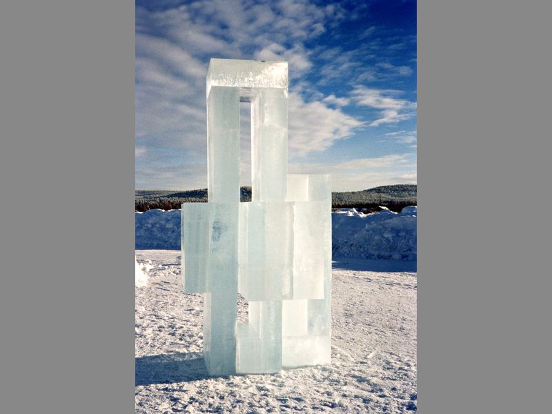 <b><i>Zonder titel</i></b> , 2000, ice, 120x120x220 cm, Pello (Finland), i.s.m. Tiiu Kirsipuu, Estonia