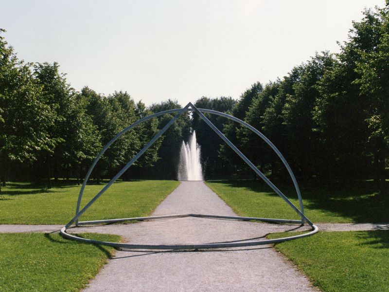 <b><i>zonder titel</i></b>, 1986, gecoat staal, ø 600 cm , Felison Beeckestijn, Velsen