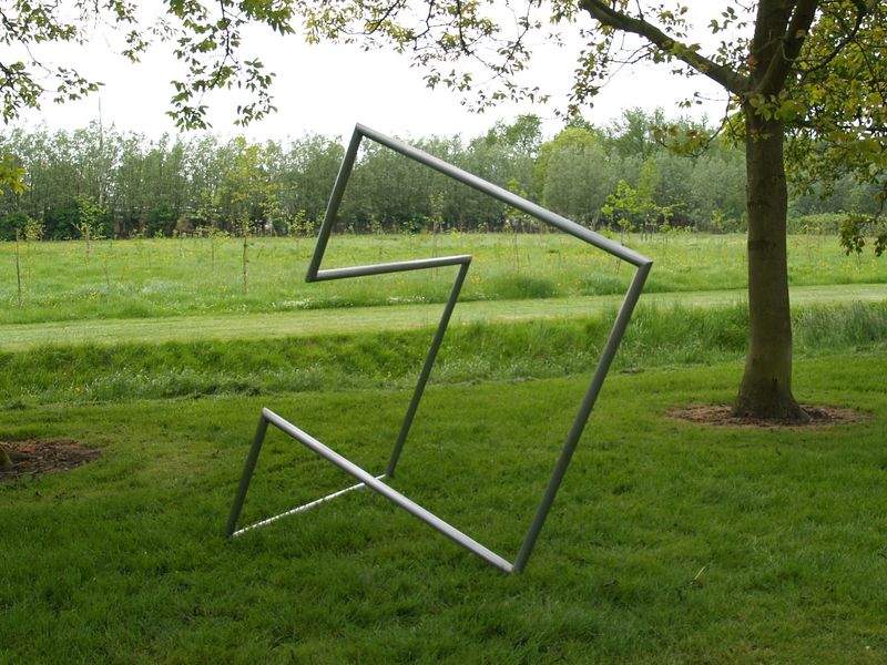 <b><i>Geschakeld vierkant</i></b>, 1995,  aluminium 150x150x175 cm