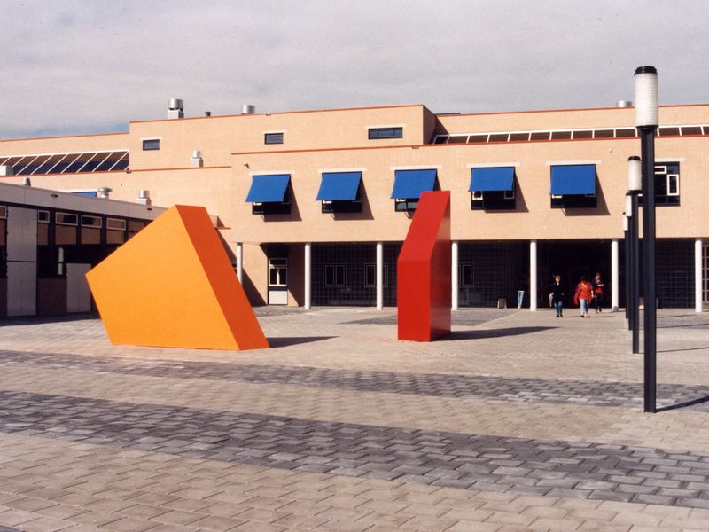 <b><i>Pleinobject</i></b>, 1996, ,gecoat staal,3 blokken 100x250x400 cm, Scholengemeenschap Merenwaarden, Gorinchem  