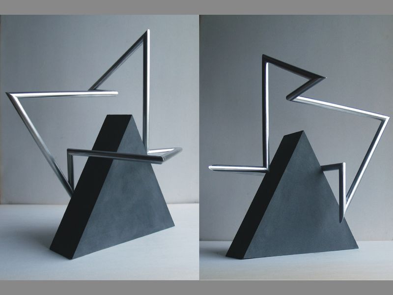 <b><i>Driehoek variant</i></b>, 2009, model gecoat staal 45x45x45 cm